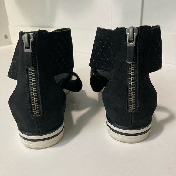 Eileen Fisher Suede Strappy Black Sandals Size 6.5 - Picture 3 of 6